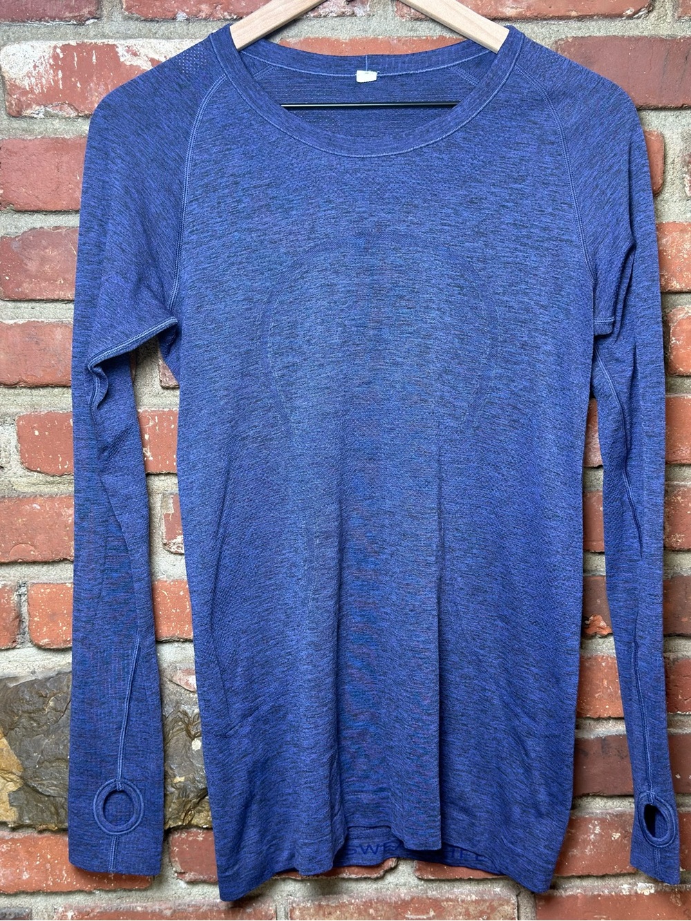 Lululemon Swiftly Tech Long Sleeve Crew Neck Blue Size 8 blue/purple FLAWS NOTED